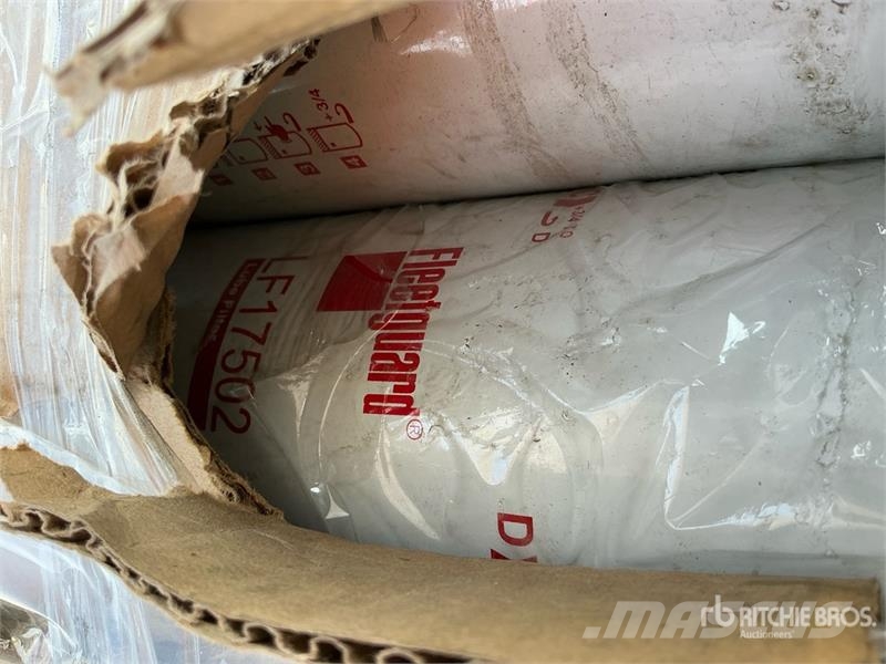  Quantity of Fleet Guard Oil,Air,Water & Fuel Filte مكونات أخرى