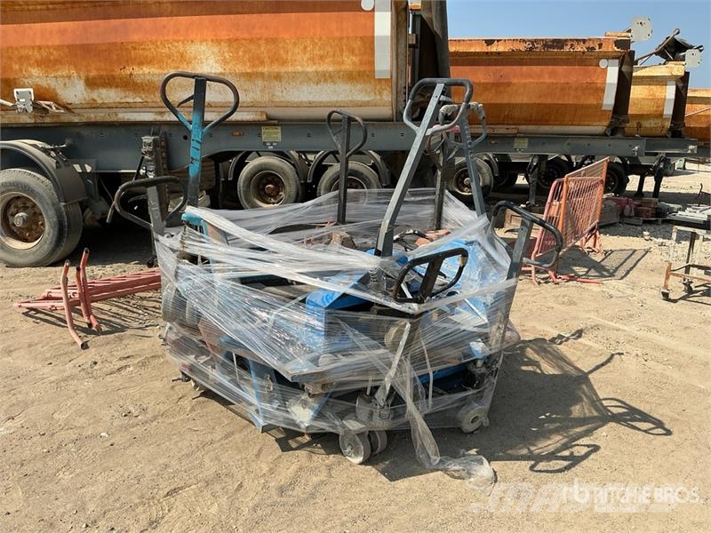 Quantity of Pallet Jack Jekketralle