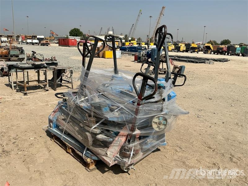Quantity of Pallet Jack Jekketralle