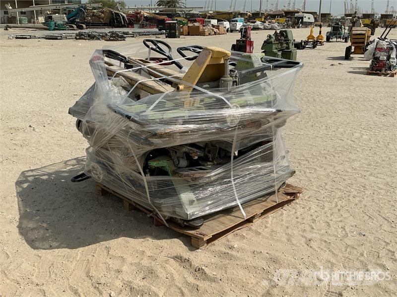  Quantity of Pallet Jack شاحنة يدوية بمنصة نقالة