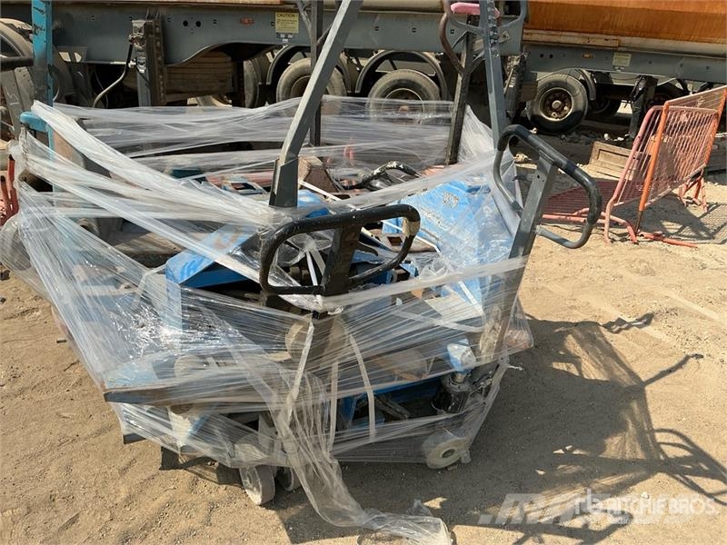 Quantity of Pallet Jack Jekketralle