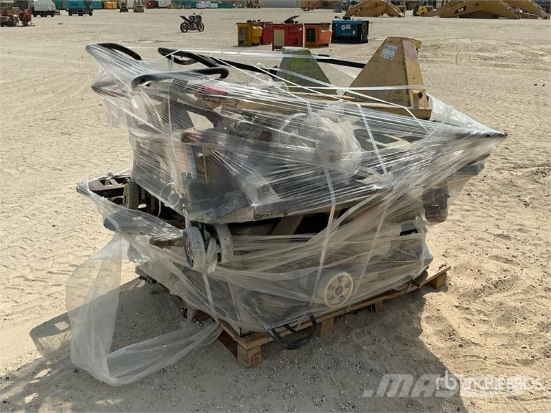  Quantity of Pallet Jack شاحنة يدوية بمنصة نقالة