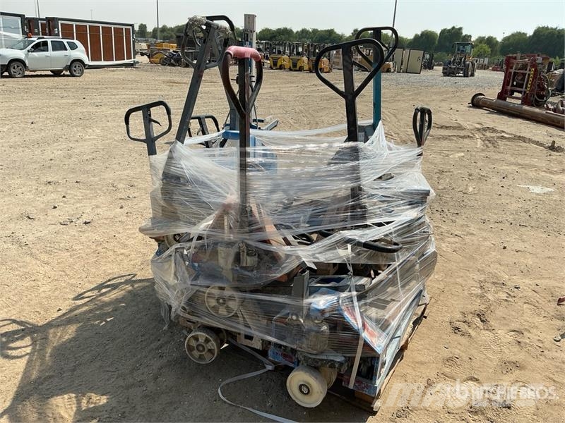 Quantity of Pallet Jack Jekketralle