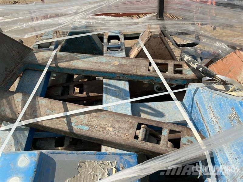 Quantity of Pallet Jack Jekketralle