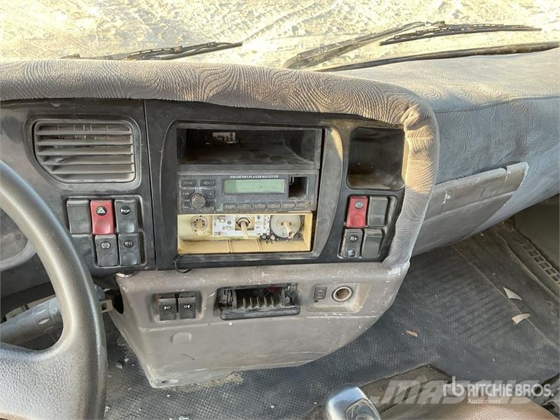 Sany HQ1130T1C 4x2 Cab and Chassis Kabinler
