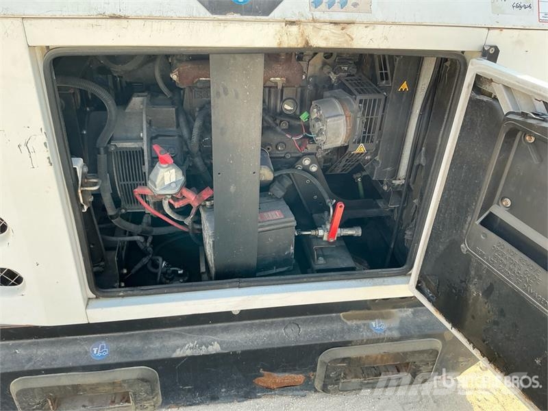 Sdmo R22 22 kVA Skid-Mounted Generator Set (Inoperable) Diesel Generatorer
