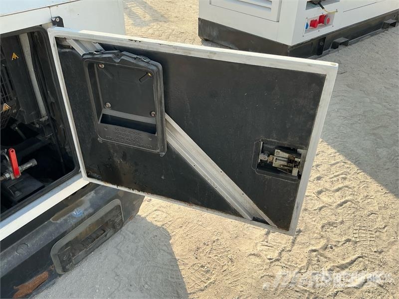 Sdmo R22 22 kVA Skid-Mounted Generator Set (Inoperable) Diesel Generatorer