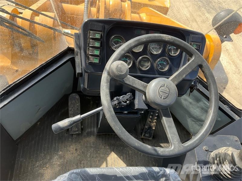 SEM 655D Wheel Loader Kolové nakladače