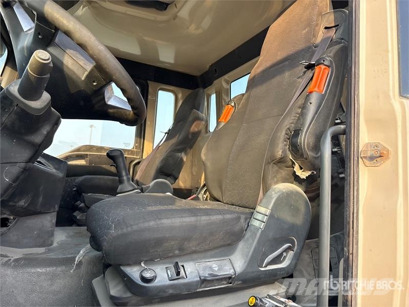 Sinotruck Sitrak ZZ3256V384MC1 6x4 Cab and Chassis Kabine i unutrašnjost