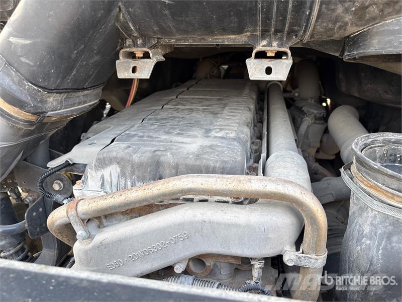 Sinotruck Sitrak ZZ3256V384MC1 6x4 Cab and Chassis Kabine i unutrašnjost