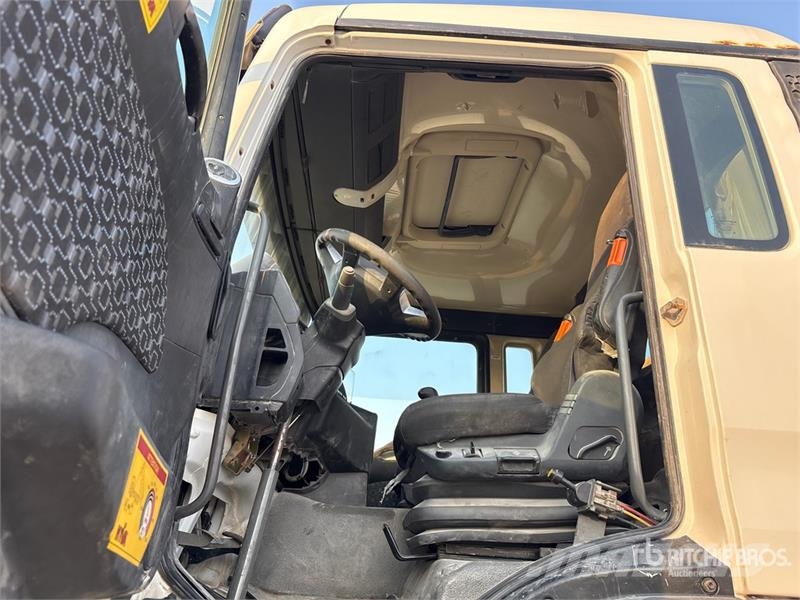 Sinotruck Sitrak ZZ3256V384MC1 6x4 Cab and Chassis Kabine i unutrašnjost