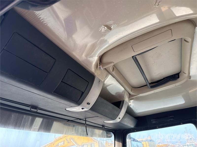 Sinotruck Sitrak ZZ3256V384MC1 6x4 Cab and Chassis Kabine i unutrašnjost