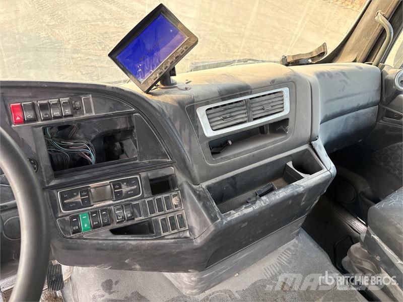 Sinotruck Sitrak ZZ3256V384MC1 6x4 Cab and Chassis Kabine i unutrašnjost
