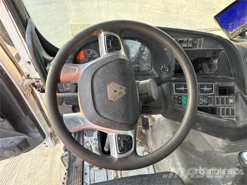 Sinotruck Sitrak ZZ3256V384MC1 6x4 Cab and Chassis Kabine i unutrašnjost