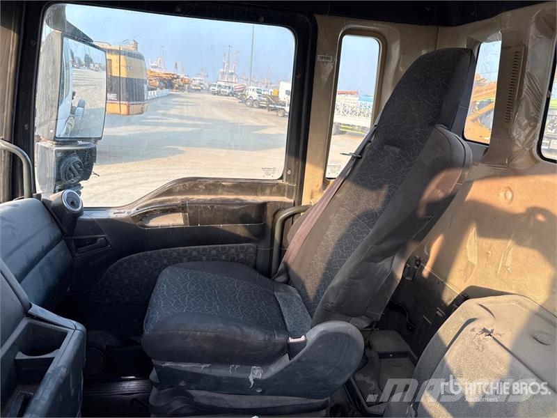 Sinotruck Sitrak ZZ3256V384MC1 6x4 Cab and Chassis Kabine i unutrašnjost