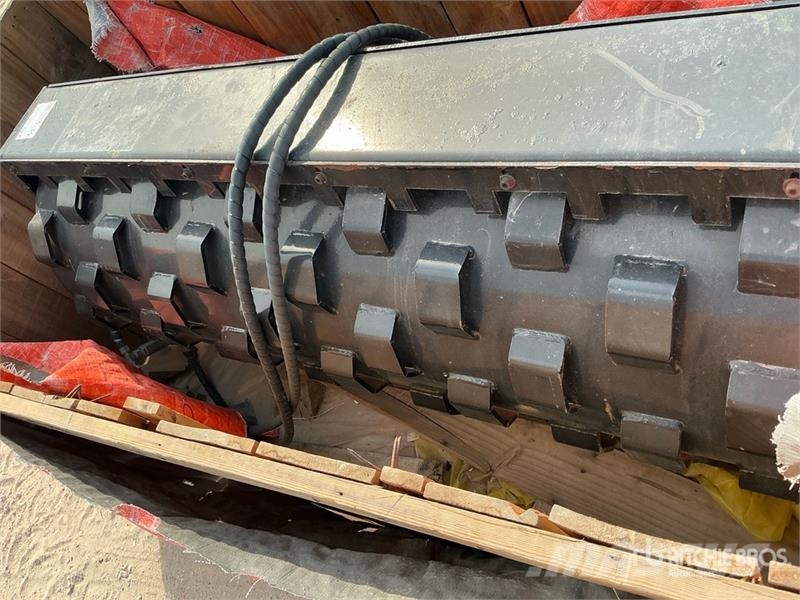  Skid Steer Padfoot Roller (Unused) Ostale komponente