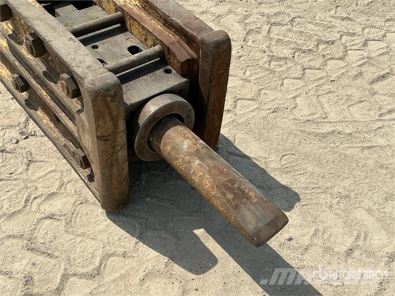Soosan Hydraulic Breaker - Fits 20 -25 ton excavators مطارق / كسارات
