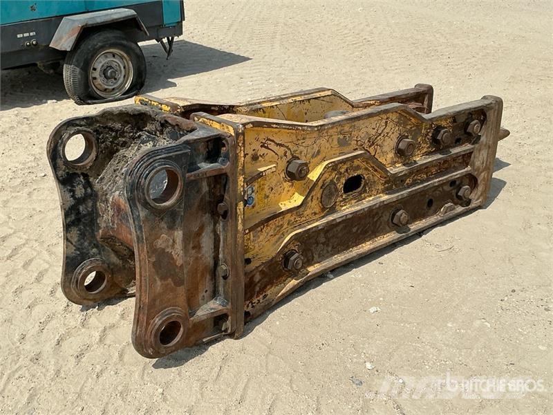 Soosan Hydraulic Breaker - Fits 20 -25 ton excavators مطارق / كسارات