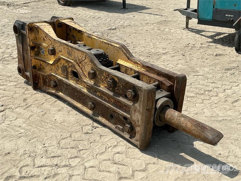 Soosan Hydraulic Breaker - Fits 20 -25 ton excavators مطارق / كسارات