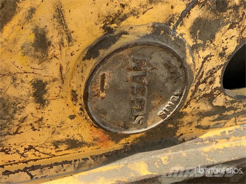Soosan Hydraulic Breaker - Fits 20 -25 ton excavators مطارق / كسارات