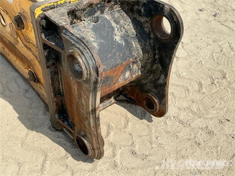 Soosan Hydraulic Breaker - Fits 20 -25 ton excavators مطارق / كسارات