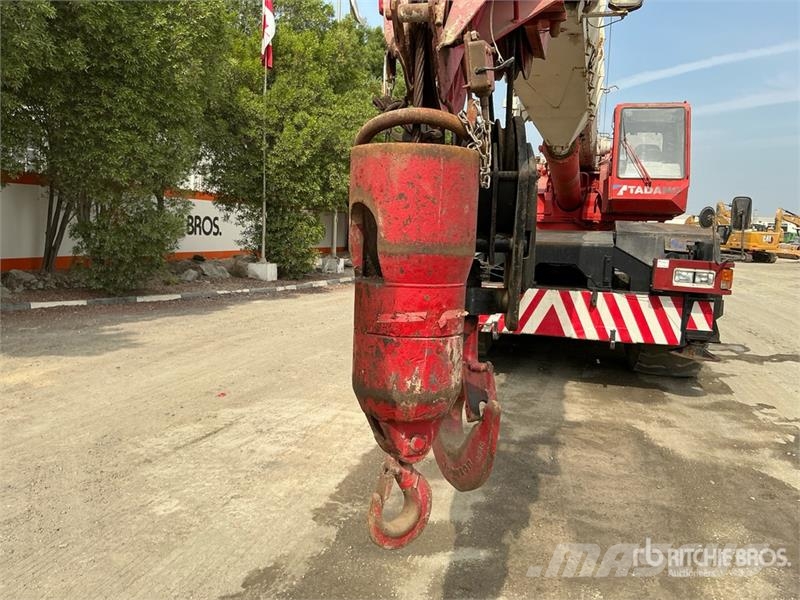 Tadano 50 ton 4x4x4 Rough Terrain Crane Mobil daruk