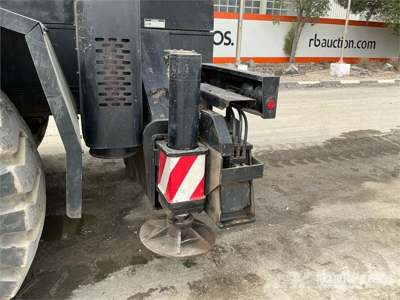 Tadano 50 ton 4x4x4 Rough Terrain Crane Mobil daruk
