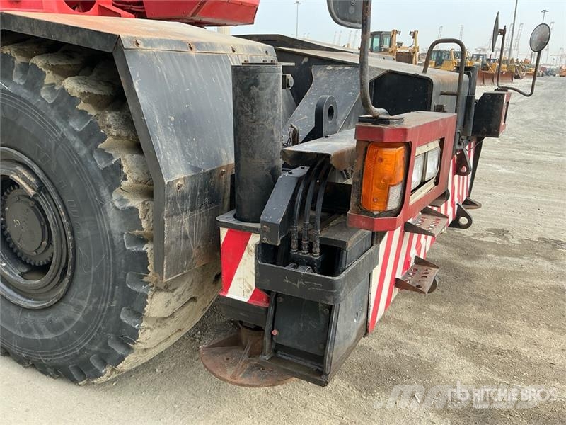 Tadano 50 ton 4x4x4 Rough Terrain Crane Mobil daruk