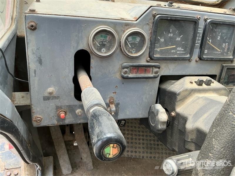 Tadano 50 ton 4x4x4 Rough Terrain Crane Mobil daruk
