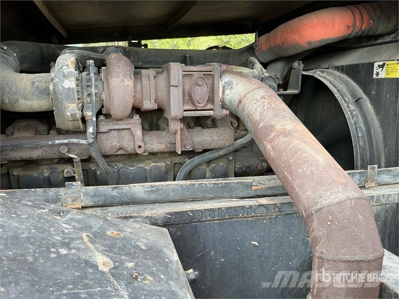 Tadano 50 ton 4x4x4 Rough Terrain Crane Mobil daruk