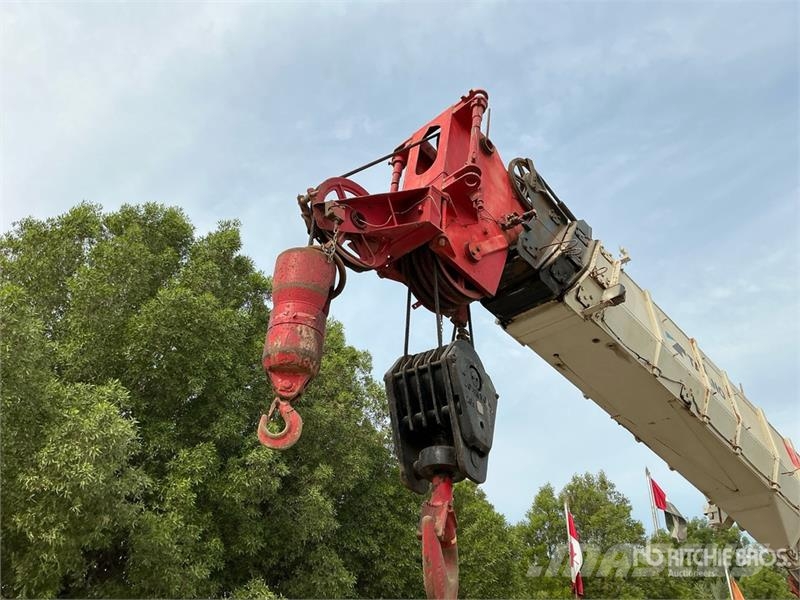Tadano 50 ton 4x4x4 Rough Terrain Crane Mobil daruk