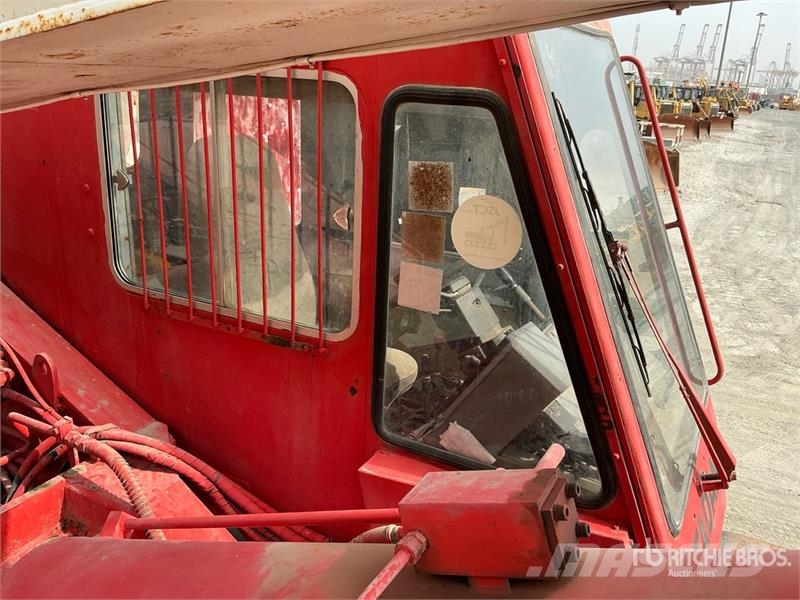 Tadano 50 ton 4x4x4 Rough Terrain Crane Mobil daruk