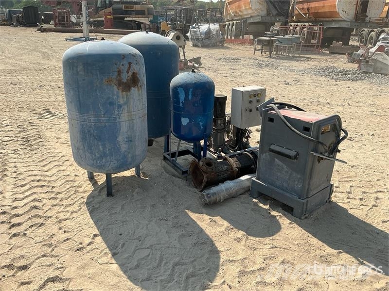  Tanks w/ Water Pump مضخات المياه