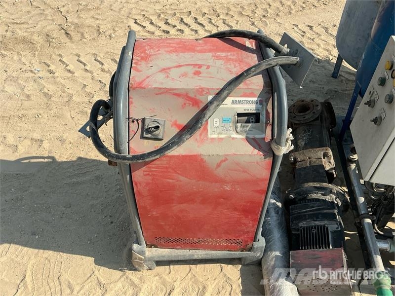  Tanks w/ Water Pump مضخات المياه