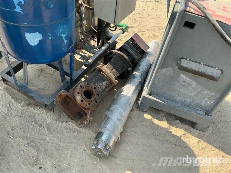  Tanks w/ Water Pump مضخات المياه