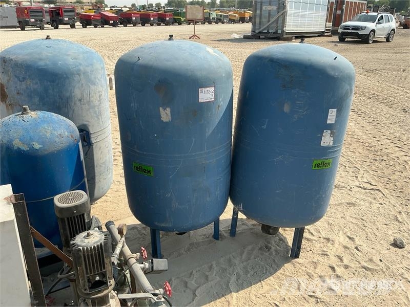  Tanks w/ Water Pump مضخات المياه