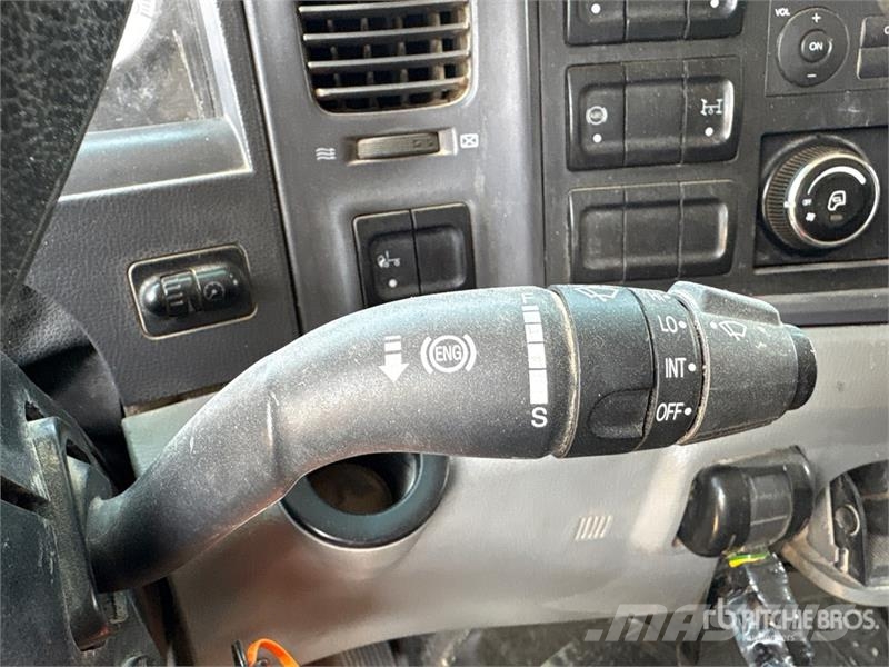 Tata PRIMA 4438 S 4x2 S/A Sleeper Truck Tractor 牵引车