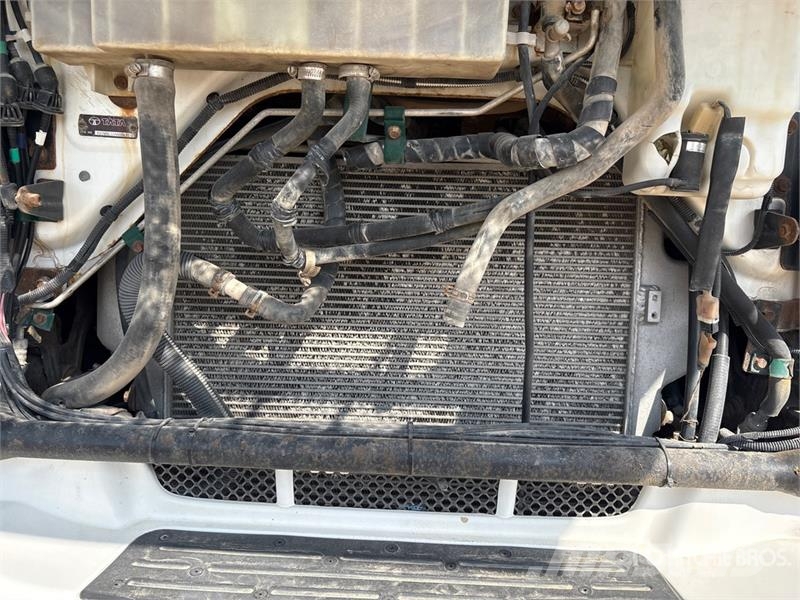 Tata PRIMA 4438 S 4x2 S/A Sleeper Truck Tractor 牵引车