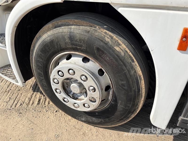 Tata PRIMA 4438 S 4x2 S/A Sleeper Truck Tractor 牵引车