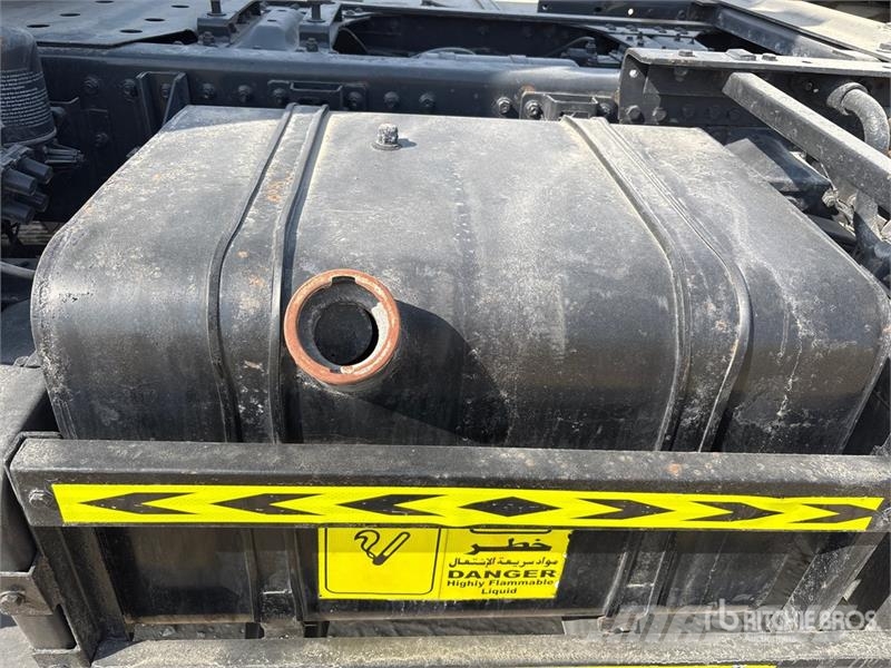 Tata PRIMA 4438 S 4x2 S/A Sleeper Truck Tractor 牵引车