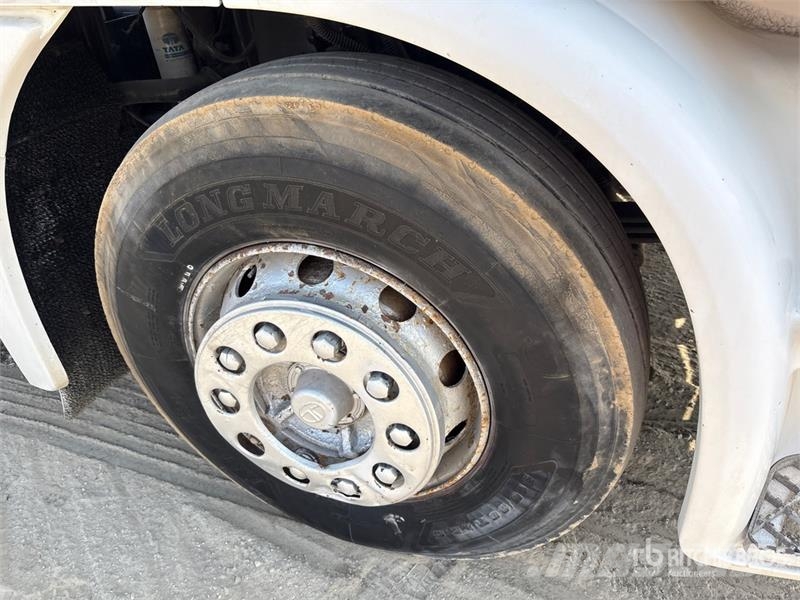Tata PRIMA 4438 S 4x2 S/A Sleeper Truck Tractor 牵引车