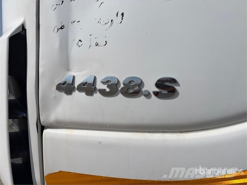 Tata PRIMA 4438 S 4x2 S/A Sleeper Truck Tractor 牵引车