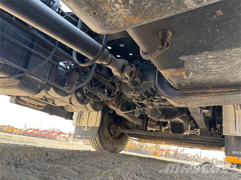 Tata PRIMA 4438 S 4x2 S/A Sleeper Truck Tractor 牵引车