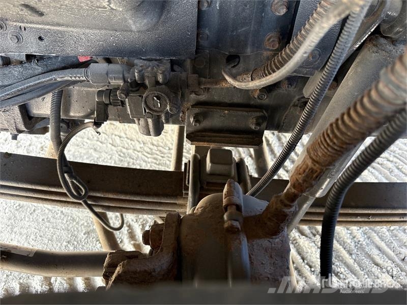 Tata PRIMA 4438 S 4x2 S/A Sleeper Truck Tractor 牵引车