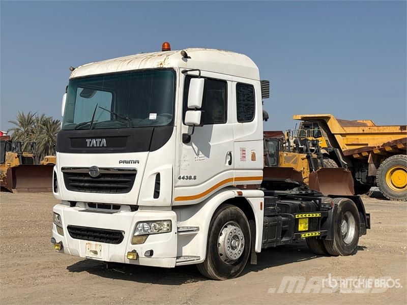 Tata PRIMA 4438 S 4x2 S/A Sleeper Truck Tractor 牵引车