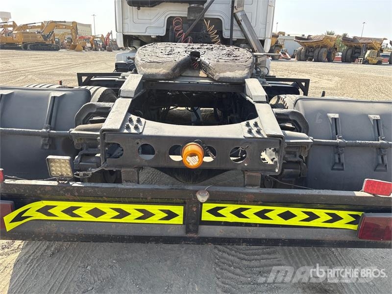Tata PRIMA 4438 S 4x2 S/A Sleeper Truck Tractor 牵引车