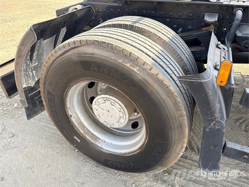 Tata PRIMA 4438 S 4x2 S/A Sleeper Truck Tractor 牵引车