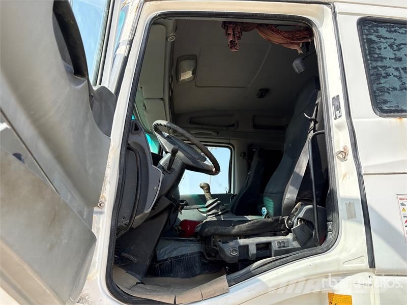 Tata PRIMA 4438 S 4x2 S/A Sleeper Truck Tractor 牵引车