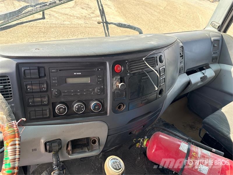 Tata PRIMA 4438 S 4x2 S/A Sleeper Truck Tractor 牵引车