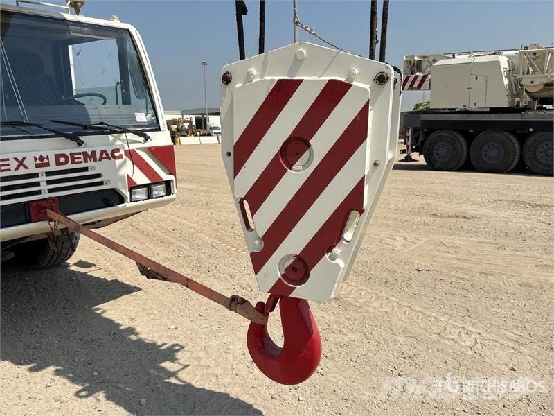  Terex-Demag AC100 100 ton 10x8x8 All Terrain Crane رافعات صالحة لكل أنواع الطرق